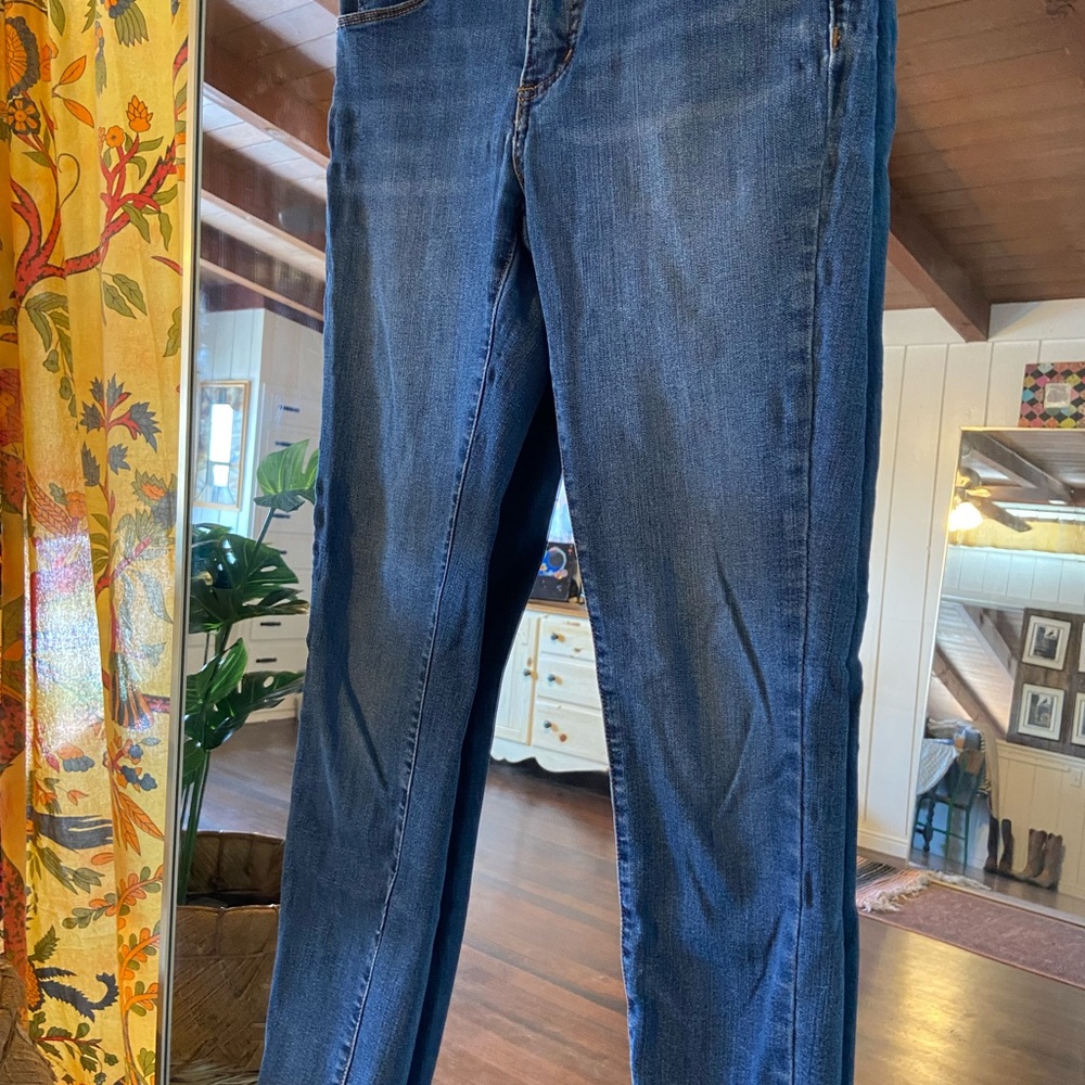 Tahari women’s Deep Blue Straight Jeans